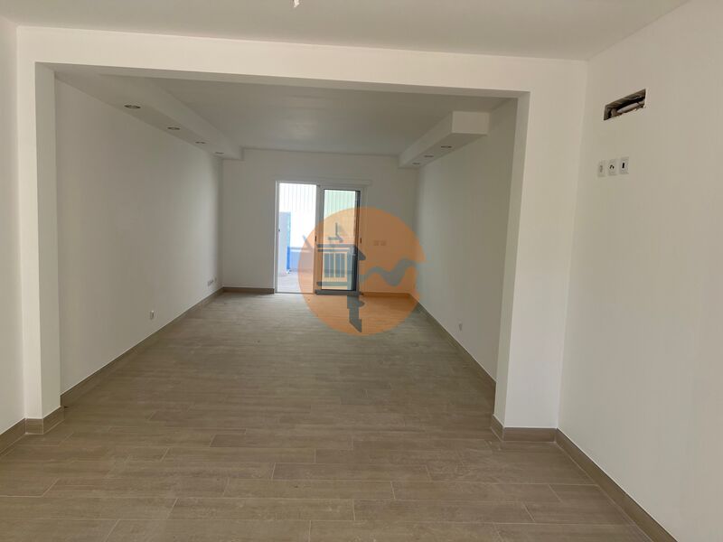 Apartamento novo T1 Vila Nova de Cacela Vila Real de Santo António - painéis solares, zonas verdes, parqueamento, ar condicionado, piscina, condomínio privado, garagem, cozinha equipada
