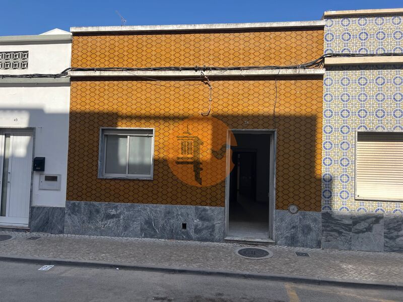 дом одноэтажная тербует отделки V3 Vila Real de Santo António - камин, террасы, терраса