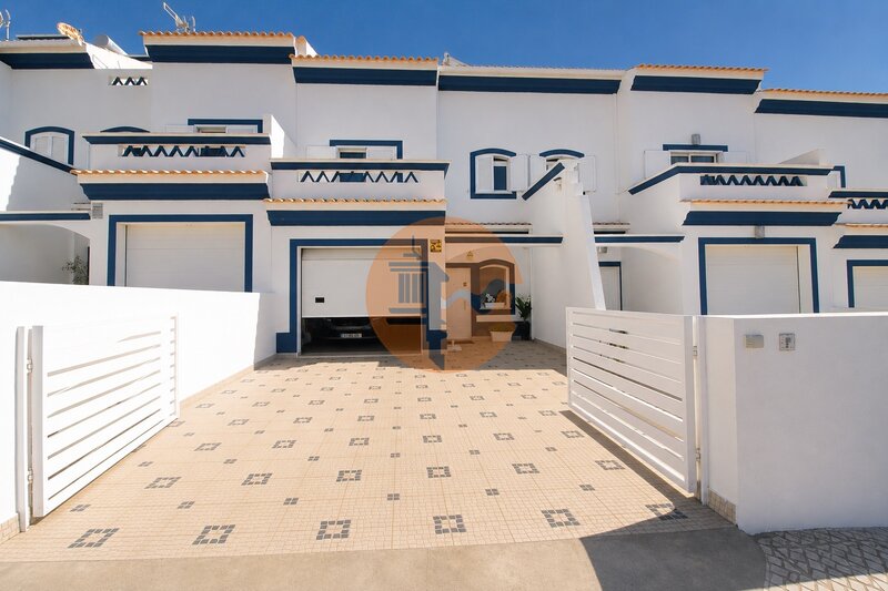 Haus in gutem zustand V3 Cefadeiras Vila Nova de Cacela Vila Real de Santo António - balkon, grill, ausgestattete küche, terrasse, automatisches tor, swimmingpool, garage, geschlossene wohnanlage