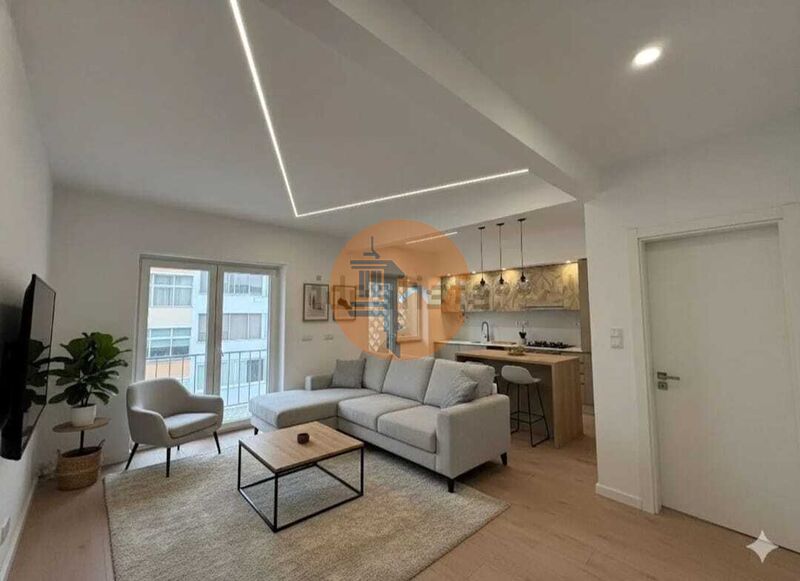 Apartamento Remodelado em bom estado T2 Almada - jardins, varandas, vidros duplos, excelente localização