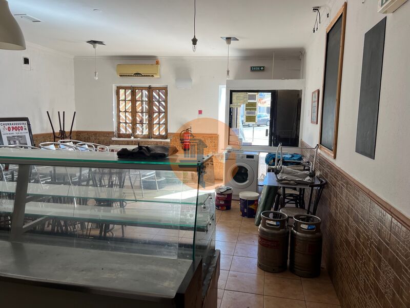 Loja Castro Marim - cozinha, arrecadação, terraço