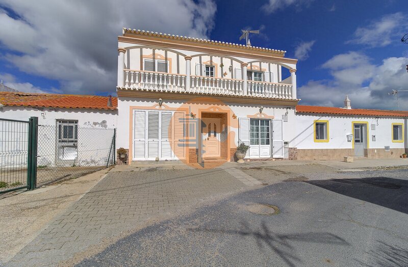 House 3+1 bedrooms Vila Nova de Cacela Vila Real de Santo António - garage, barbecue, sea view, backyard, balconies, fireplace, balcony, air conditioning