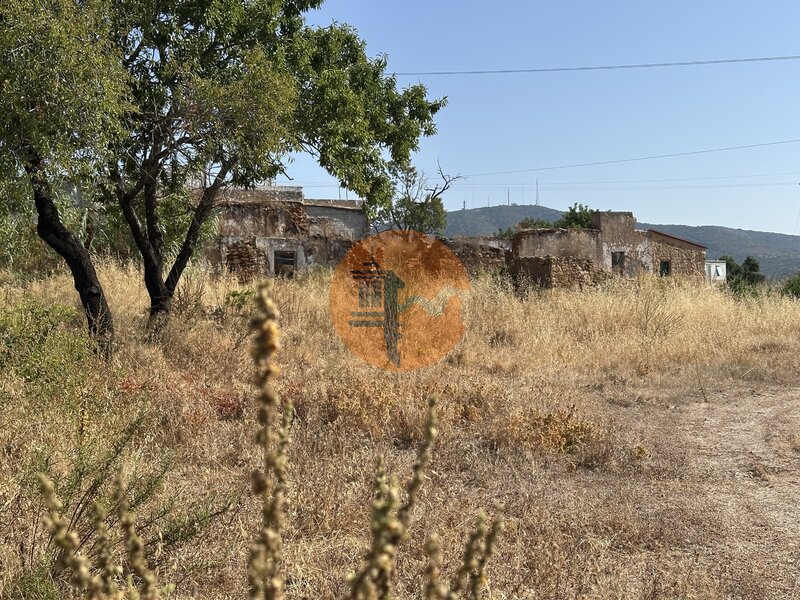 Land with 2407sqm Quelfes Olhão - garage