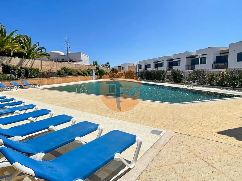Casa V3 Adyacente Albufeira - abundante luz natural, chimenea, comunidad cerrada, barbacoa, piscina, aire acondicionado, jardín, vistas al mar, terraza, balcón