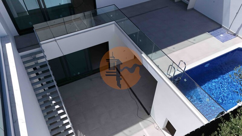 Casa V3+1 Moderna en construcción Montenegro Faro - panel solar, aire acondicionado, barbacoa, piscina, terraza, excelente ubicación, balcón