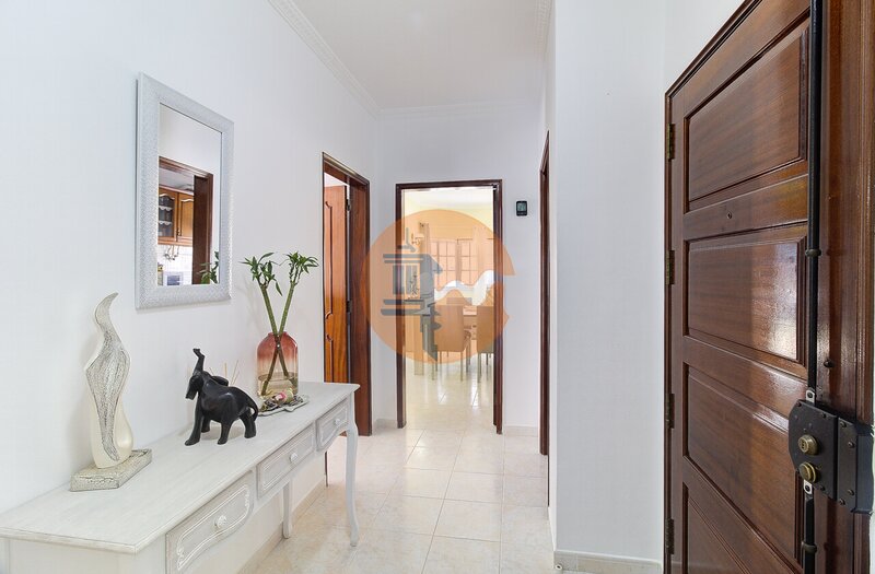 Apartamento T3 no centro Vila Real de Santo António - 1º andar, arrecadação, varanda