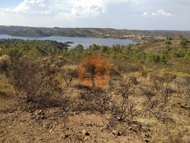 Terreno Rústico com 8640m2 Odeleite Castro Marim