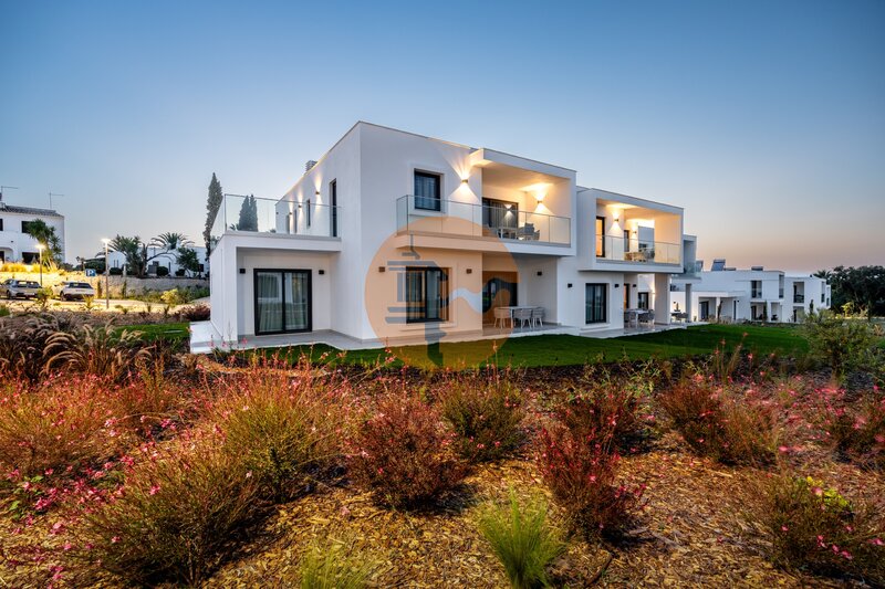 квартира T2 премиум Carvoeiro Lagoa (Algarve) - меблированная, сауна, сады, солнечная панель, бассейн, балконы