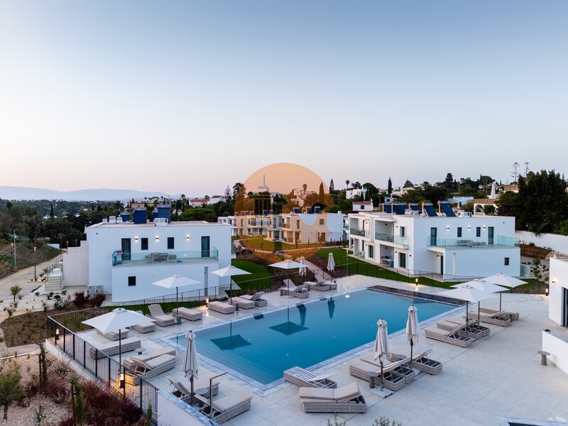 квартира T2 премиум Carvoeiro Lagoa (Algarve) - сады, меблированная, сауна, солнечная панель, балконы, бассейн