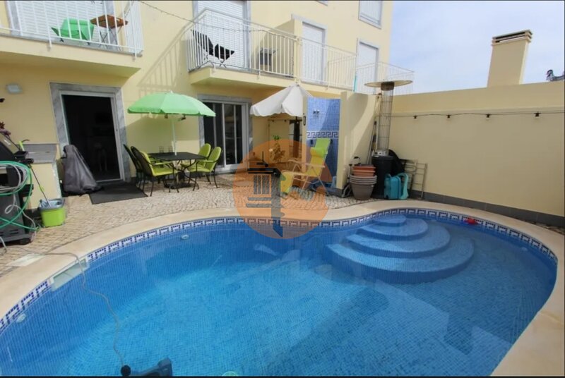 Casa en excelente estado V3 Vila Nova de Cacela Vila Real de Santo António - equipado, vistas al mar, abundante luz natural, terraza, cocina equipada, piscina, balcones, panel solar