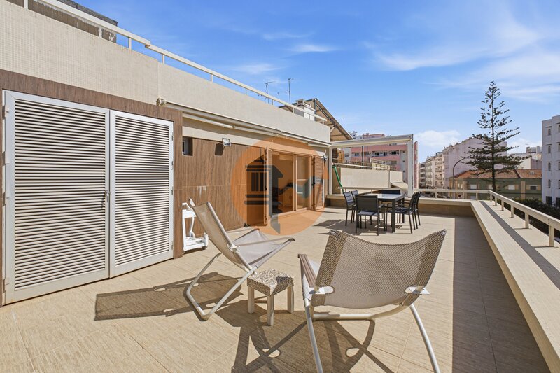 Apartamento Remodelado T2 Monte Gordo Vila Real de Santo António - 3º andar, equipado, mobilado, arrecadação, cozinha equipada, terraço, ar condicionado, 2º andar