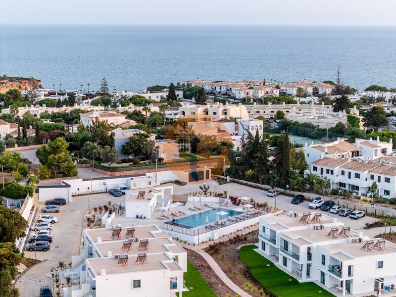 Apartamento Moderno T3 Carvoeiro Lagoa (Algarve) - piso radiante, painéis solares, mobilado, jardins, piscina, varandas