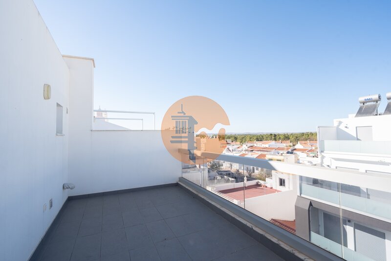 Apartment 3 bedrooms Duplex in the center Monte Gordo Vila Real de Santo António - equipped, solar panel, balconies, thermal insulation, air conditioning, terraces