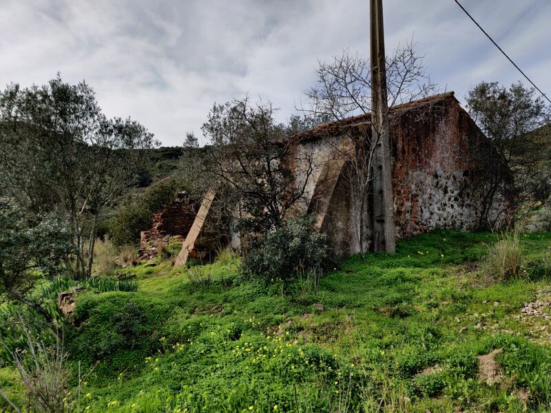 House in ruins V2 Barragem Silves - quiet area