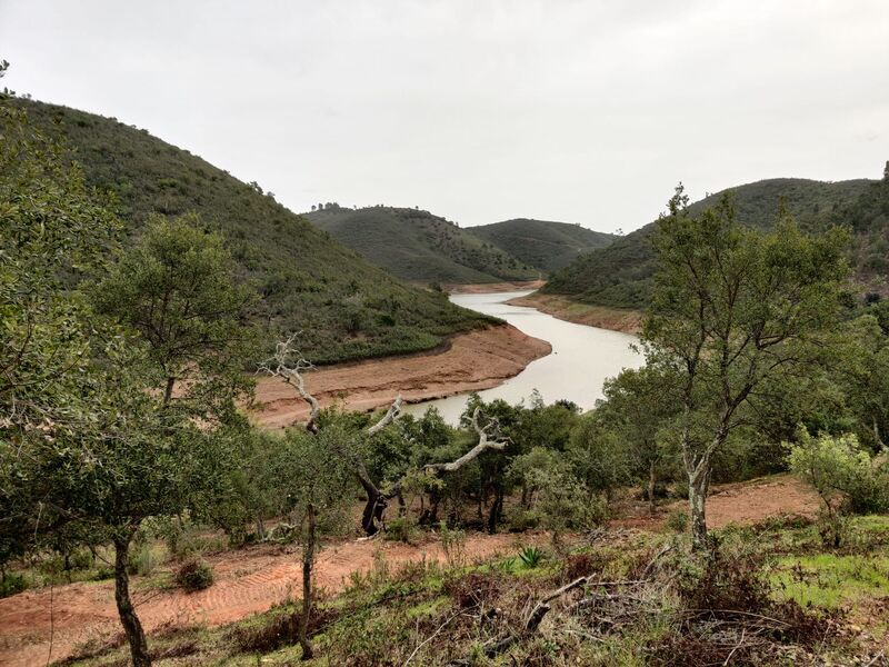 Moradia em ruínas V2 Barragem de Odelouca Alferce Monchique - zona calma