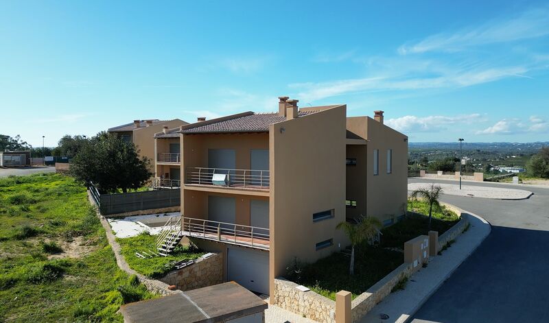 House nouvelle in the center V4 Vales do Algoz Silves - garden, automatic irrigation system, air conditioning, fireplace, terrace, solar panel, swimming pool, barbecue