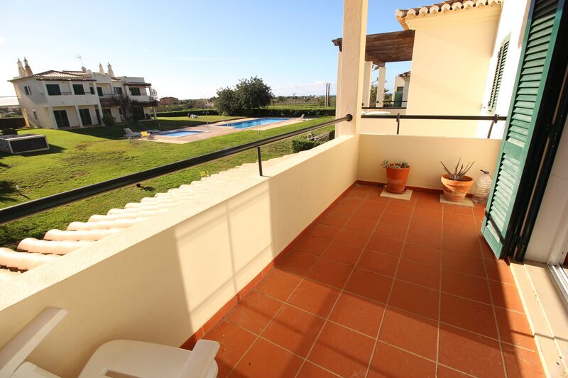 апартаменты T1 с видом на море Pêra Silves - терраса, 1º этаж, экипированная кухня, сад, вид на море, бассейн, частный кондоминиум