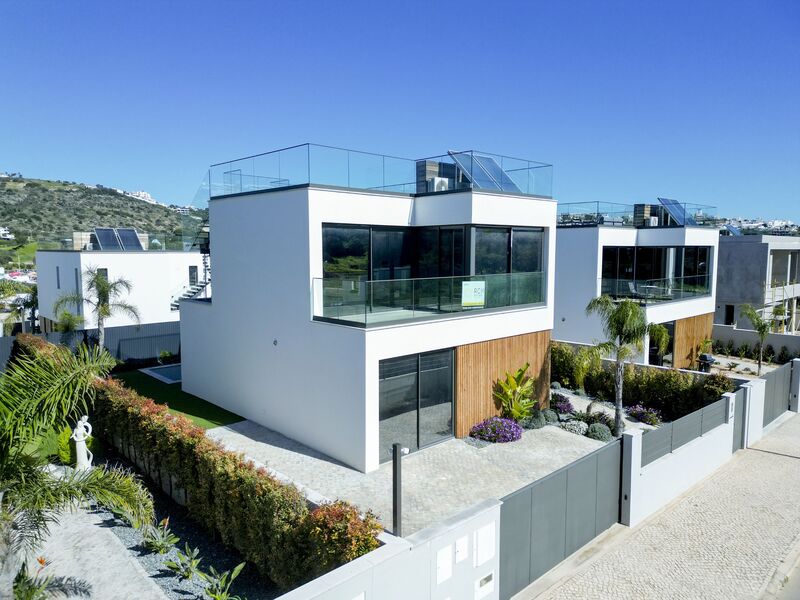 House new 3+1 bedrooms Marina de Albufeira - swimming pool, terrace, garden, balcony, fireplace, underfloor heating