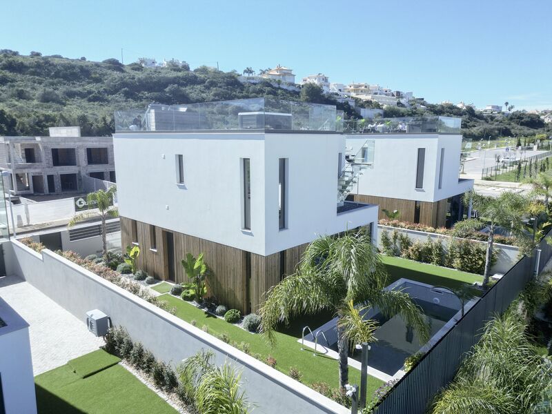 House 3+1 bedrooms new Marina de Albufeira - underfloor heating, swimming pool, garden, fireplace, terrace, balcony