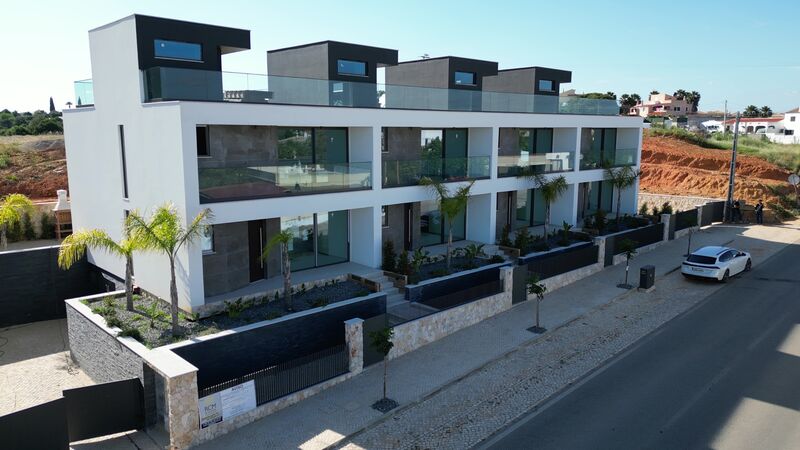 House V3 townhouse Mosqueira Ferreiras Albufeira - garden, garage, barbecue, terrace