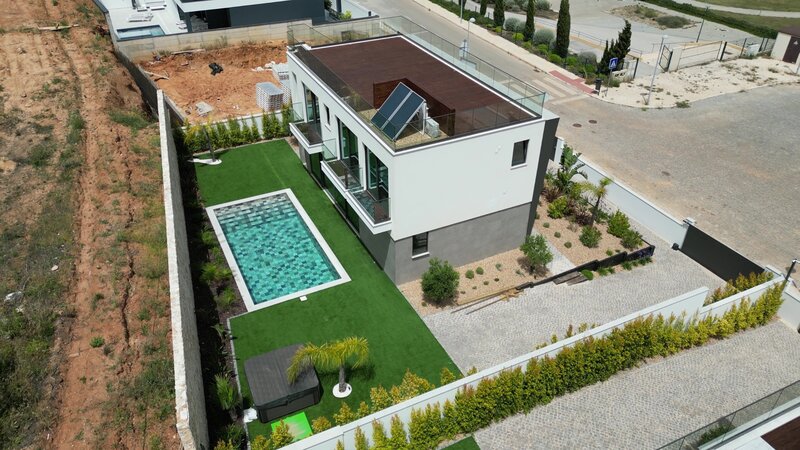 House 4 bedrooms Marina de Albufeira - swimming pool, balconies, garden
