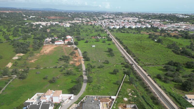 Terrain avec projet approuvé Ferreiras Albufeira - arbres fruitiers, forage