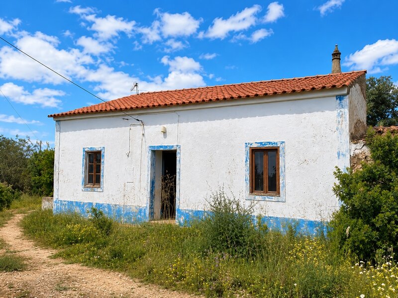 House 2+1 bedrooms Semidetached for remodeling São Bartolomeu de Messines Silves