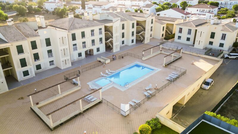 Apartment 3 bedrooms Ferreiras Albufeira - terrace, gated community, garden, swimming pool, fireplace, garage, kitchen, barbecue