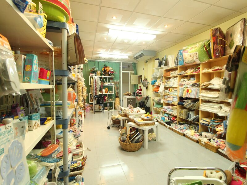 Shop in the center Carvoeiro Lagoa (Algarve) - spacious, store room