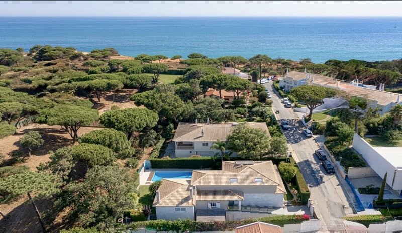 Moradia V5 de luxo Falésia Albufeira - garagem, piscina, banho turco, varandas, bbq, ténis, jardins, sauna