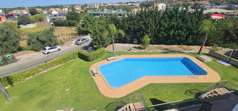 Moradia V2 Renovada com boas áreas Guia Albufeira - condomínio privado, garagem, piscina, terraço, bbq