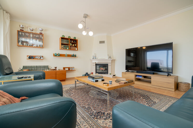Apartamento T4 Moderno Lagoa (Algarve) - ar condicionado, painéis solares, vidros duplos, chão flutuante, varanda, equipado, arrecadação, terraço, cozinha equipada