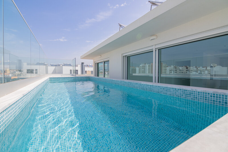 Apartment new 3 bedrooms Portimão - air conditioning, kitchen, double glazing, gated community, swimming pool, balcony
