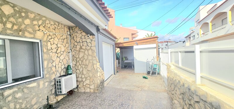 House Refurbished townhouse 3 bedrooms Portimão - garage, double glazing, fireplace, air conditioning, barbecue