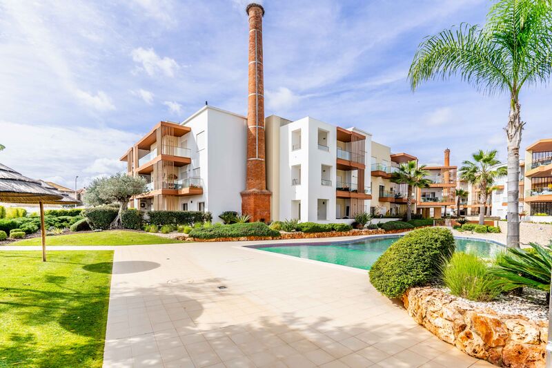 Apartment 3 bedrooms Portimão - garden, green areas, air conditioning, garage, terrace, balcony, terraces, balconies, swimming pool, solar panels, gated community