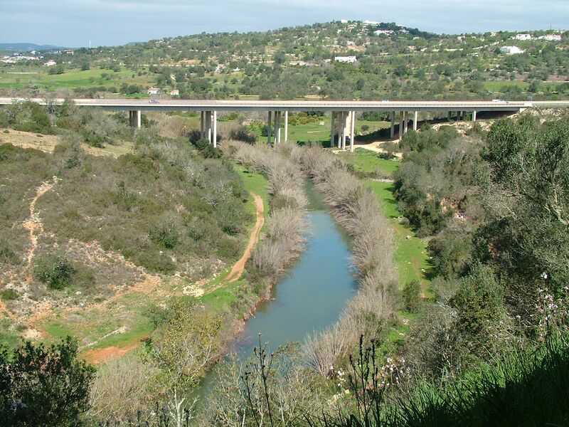 Lote de Terreno com 1 400 m²  em Albufeira