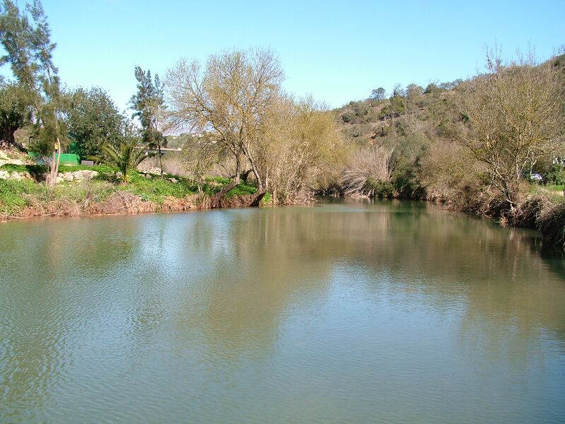 Lote de Terreno com 1 400 m²  em Albufeira