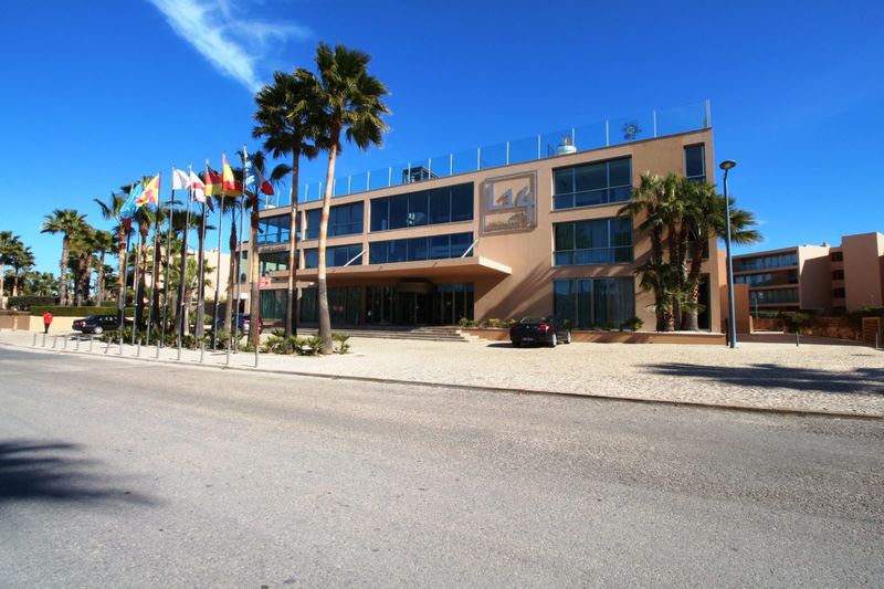 Apartmento-com-143m2-com-piscina-a-venda-em-Albufeira-Algarve