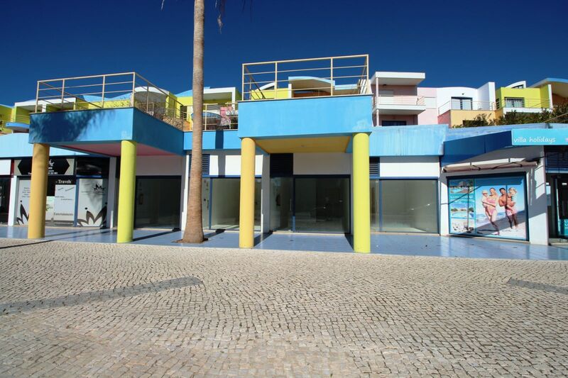  Commercial area in Albufeira