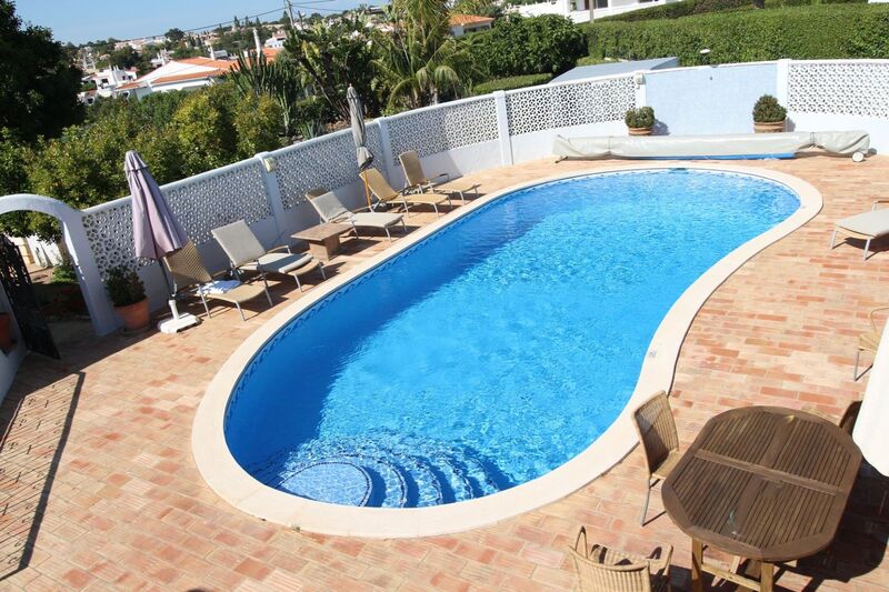 4 bedroom House with swimming pool in Lagoa