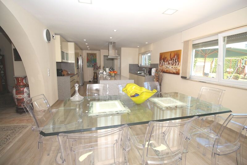 4 bedroom House with swimming pool in Lagoa