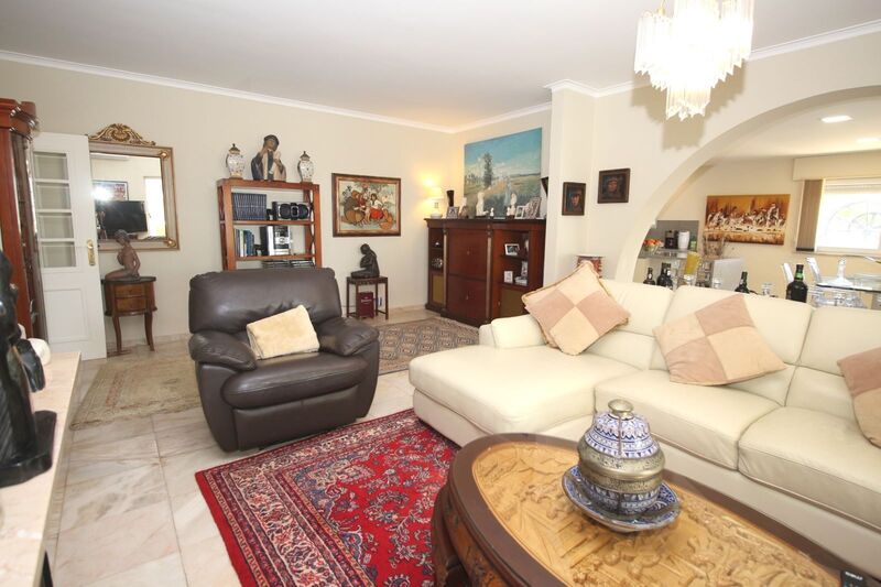 4 bedroom House with swimming pool in Lagoa