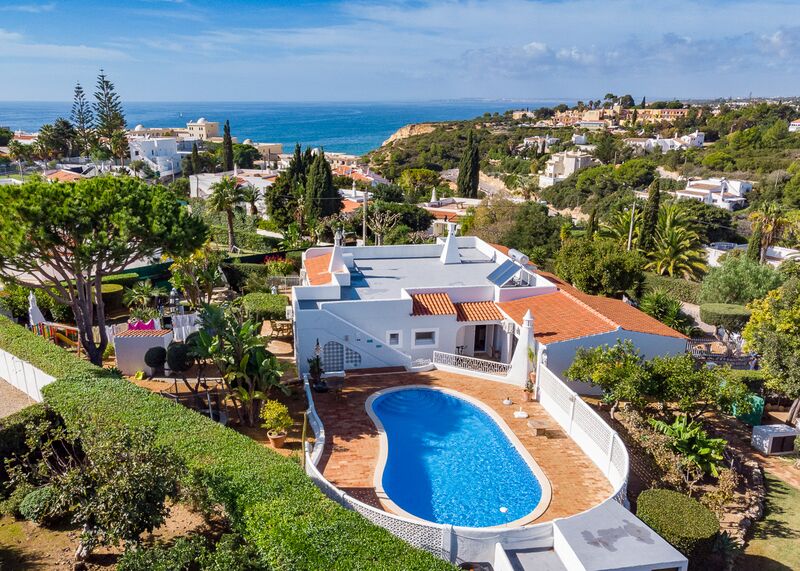Moradia com 316 m² e 4 quartos com piscina à venda em Lagoa, Algarve 