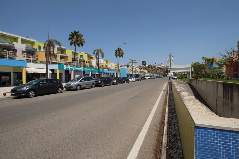  Commercial area in Albufeira