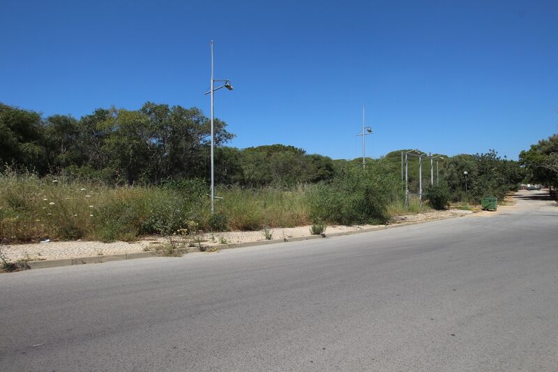 Lote de Terreno com 3 817 m²  em Albufeira