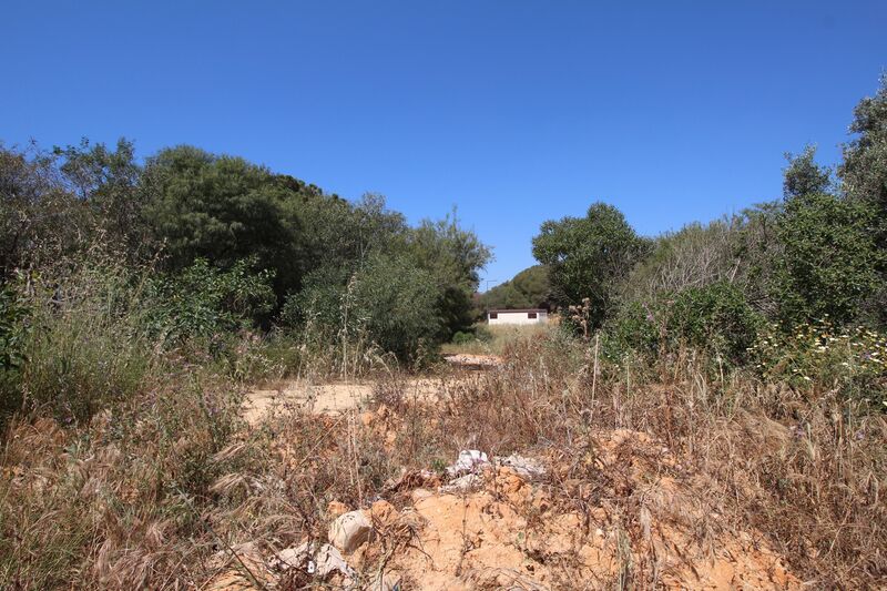 Lote de Terreno com 3 817 m²  em Albufeira