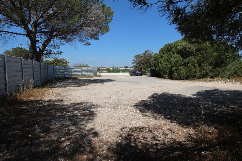 Lote de Terreno com 3 817 m²  em Albufeira