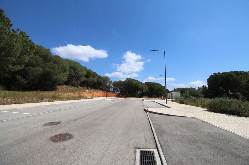 Lote de Terreno com 3 817 m²  em Albufeira