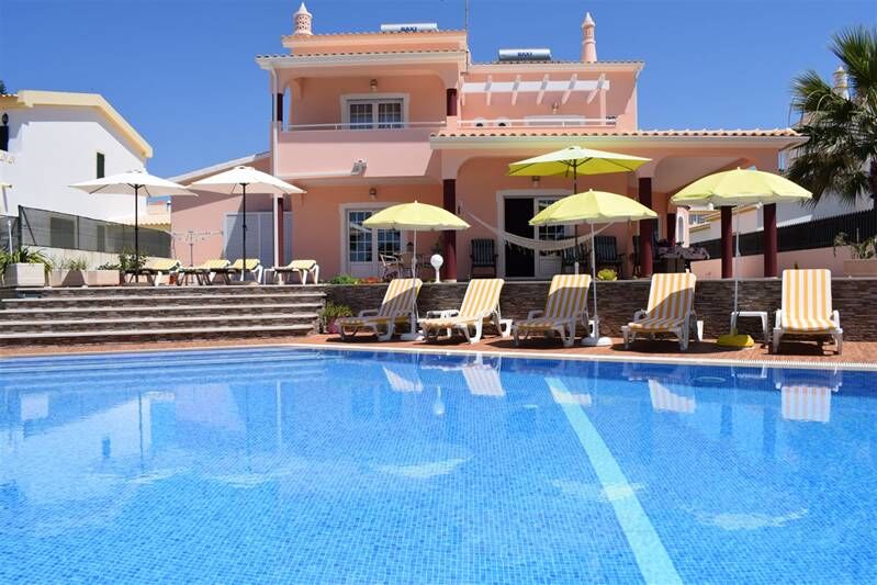 Moradia com 218 m² e 4 quartos com piscina à venda em Albufeira, Algarve 