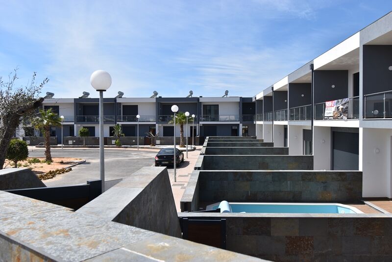 Moradia-com-180m2-com-piscina-a-venda-em-Albufeira-Algarve
